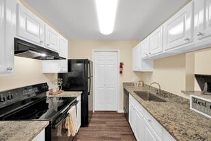 Building Photo - College View Apartments