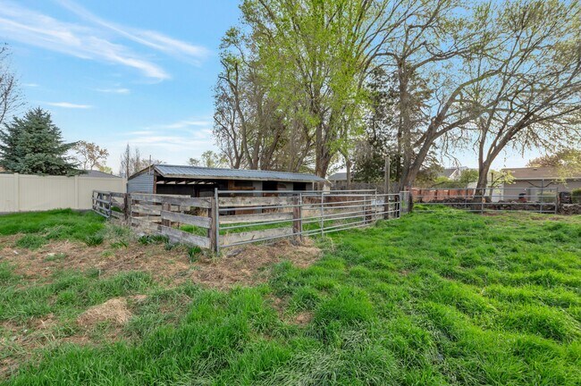 Building Photo - 2184 N 2000 W