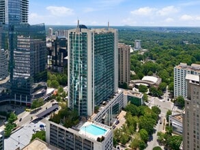 Building Photo - One bedroom condo located in heart of Buckhead!