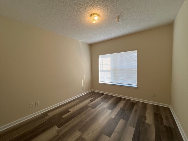 Building Photo - One Bedroom Condo on Whitemarsh Island