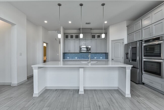 Building Photo - 7915 Gold Dr