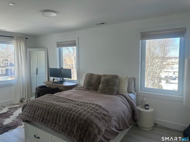 Building Photo - 211 Ferry Blvd