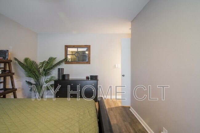 Building Photo - 4605 Coronado Dr