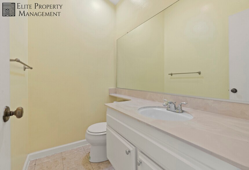 Building Photo - 1409 Athena