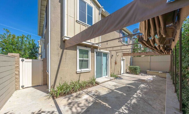 Building Photo - Modern, Move-In Ready Home with Attached 2-Car Garage