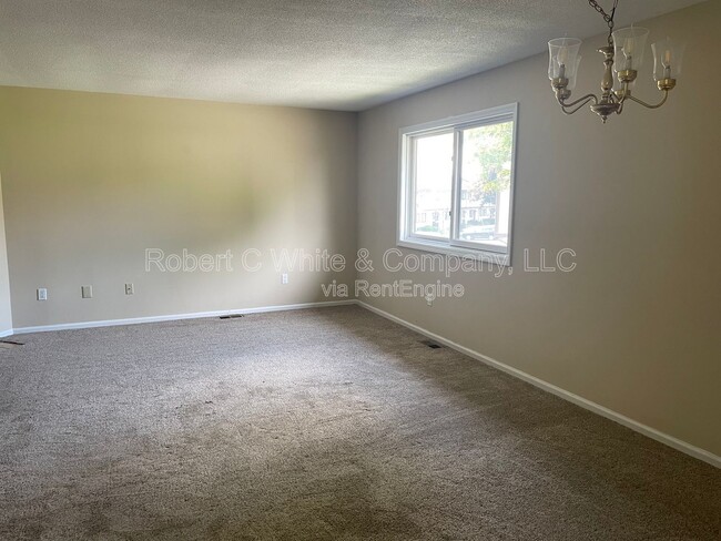 Building Photo - 27 White Birch Ln