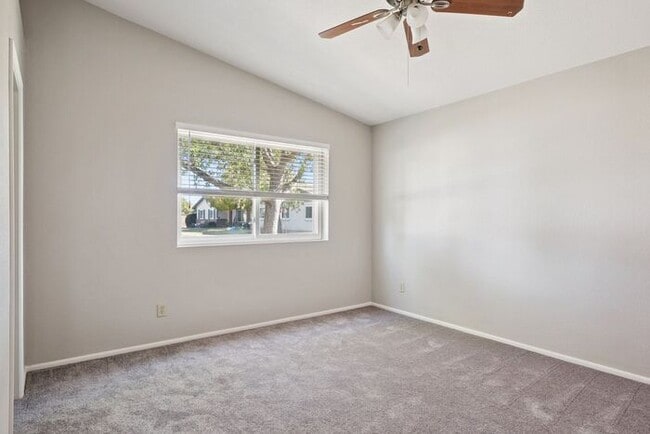 Building Photo - Three bedroom, two bath home!