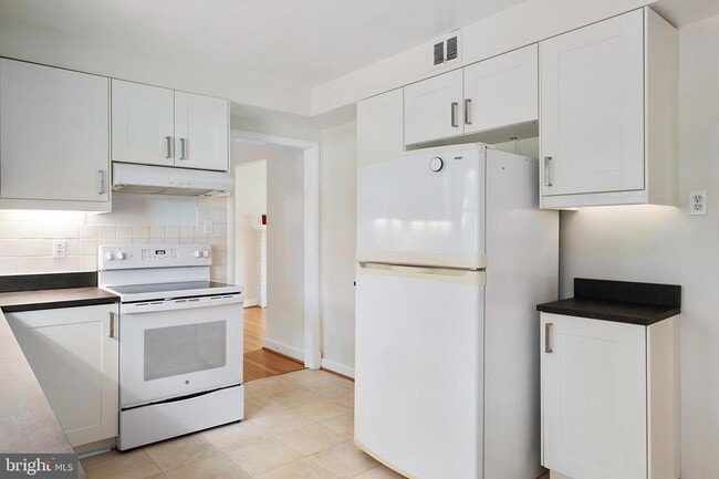 Building Photo - 5708 Dawes Ave