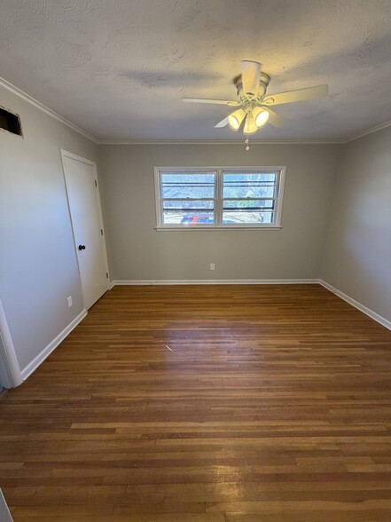 Building Photo - 5121 Lynbar Ave