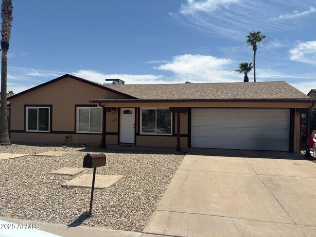Primary Photo - 4027 E Windrose Dr