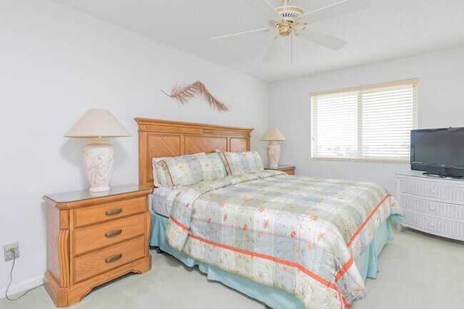 Building Photo - 353 S US Hwy 1