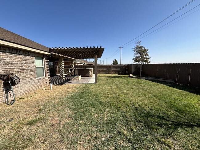 Building Photo - 3 bed 2 bath home with 2 car garage in Leg...