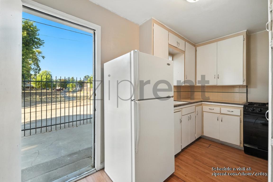 Building Photo - 151 W 18th St