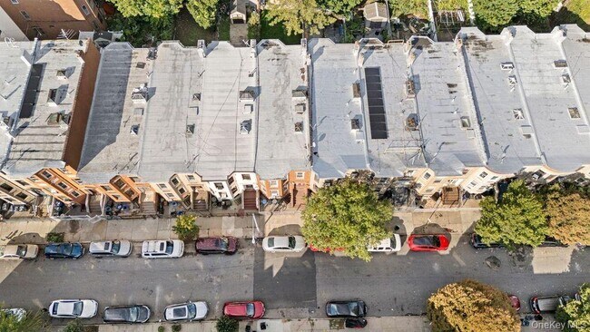 Building Photo - 262 E 23rd St