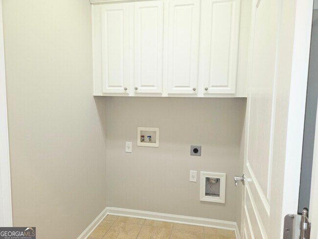 Building Photo - 6105 Longleaf Dr