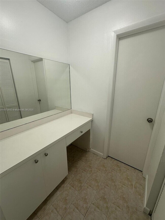Building Photo - 2690 W 76th St