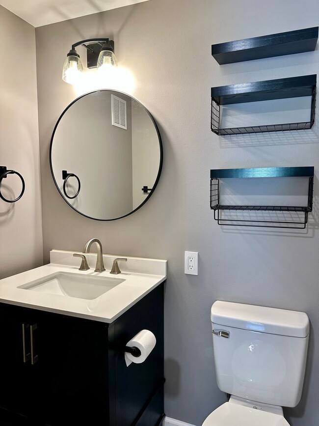 Building Photo - Charming 3 Bedroom Home for Rent – Recentl...