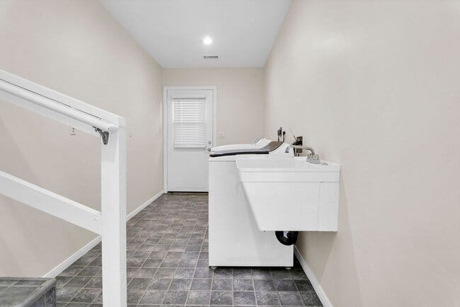 Building Photo - Beautiful detached home in Pacific Beach! ...