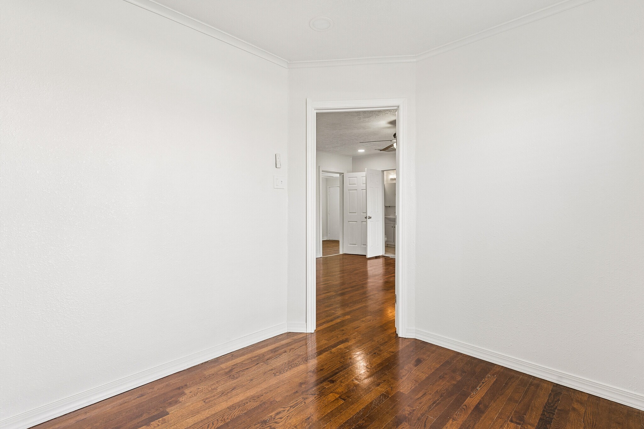 Building Photo - 6950 Hillcrest Ave