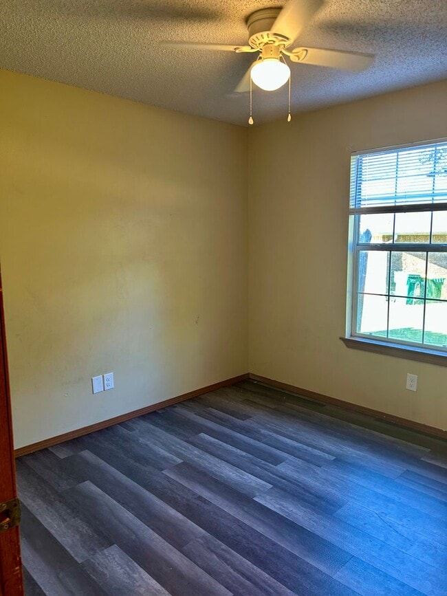 Building Photo - 142-144 Northaven
