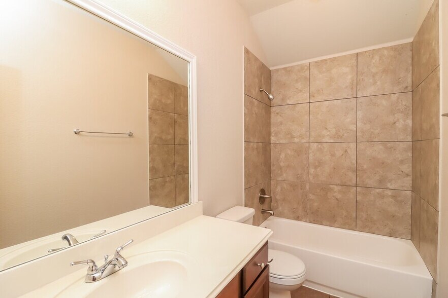 Building Photo - 7648 Hollow Point Dr