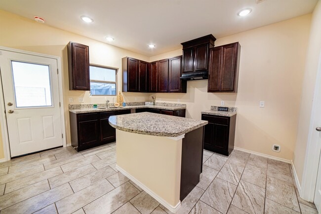 Building Photo - 3305 Charolais Dr