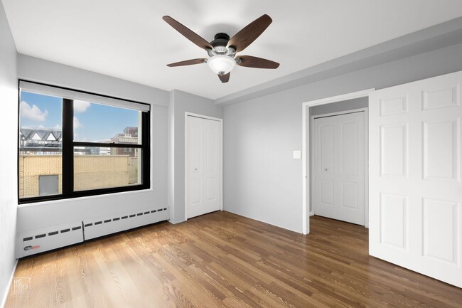 Building Photo - Lakefront's Best Living
