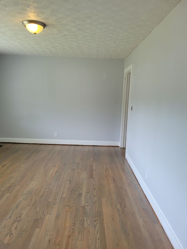 Building Photo - 3 bed 1 bath on Knob Creek Rd. near Johnso...