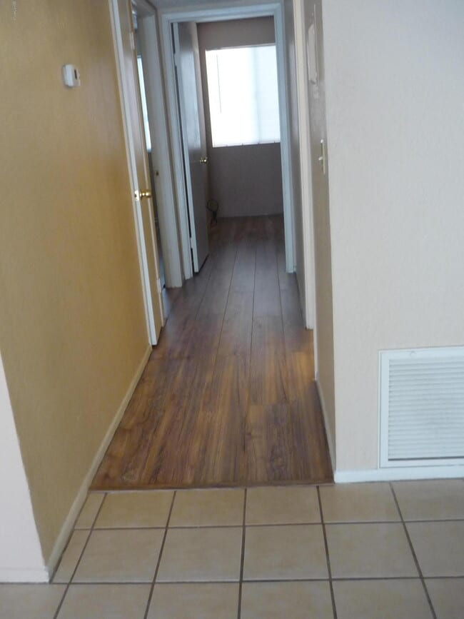 Building Photo - 808 S Langley Ave