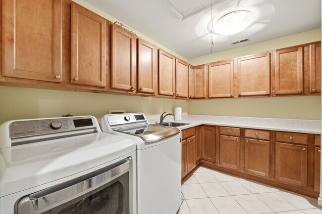 Building Photo - 2181 2nd St