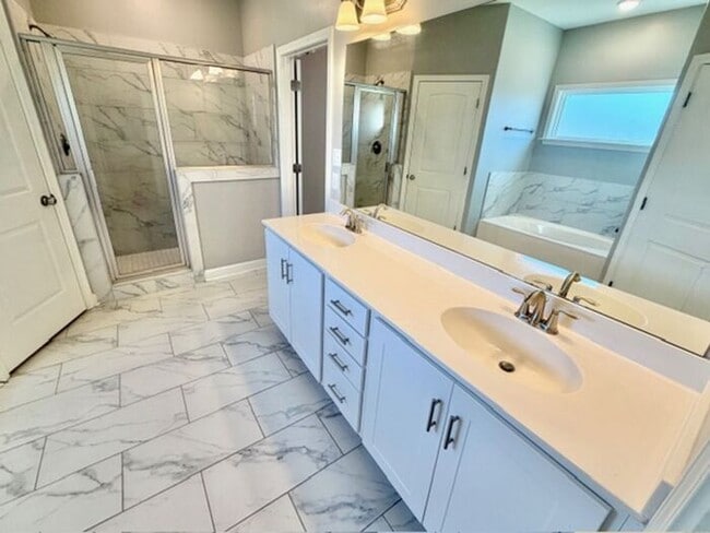 Building Photo - Now Leasing a 5-bedroom 3 bath home on Byhalia