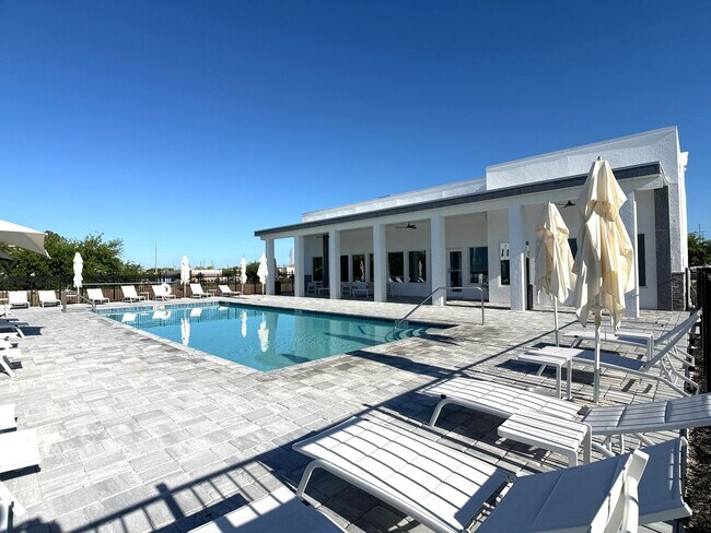 Building Photo - 332 Famagusta Dr