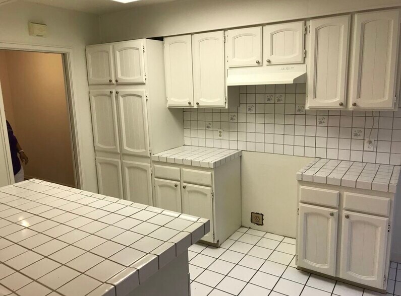 Building Photo - 10063 Faywood St