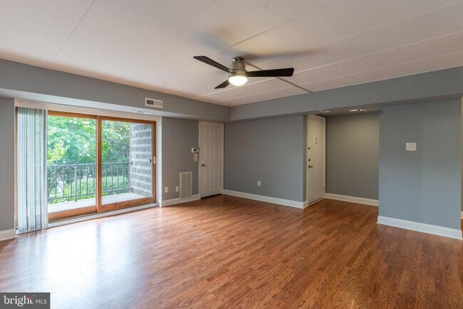 Building Photo - 235 E Village Rd