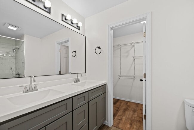 Building Photo - Beautifully Remodeled 3-Bedroom Home with ...