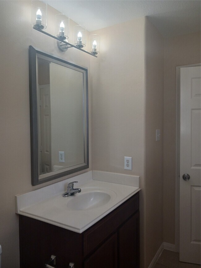 Building Photo - 10208 Wood Fern Ct