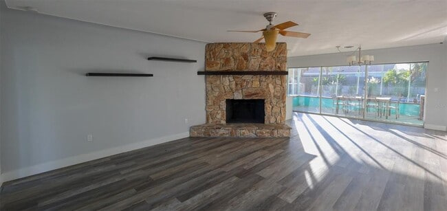 Building Photo - 10136 Paradise Blvd