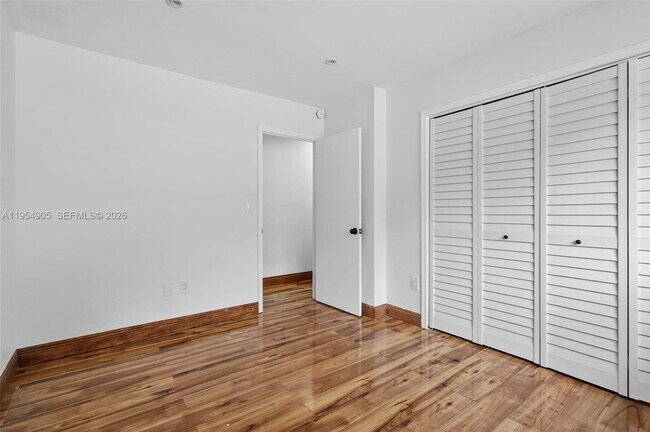 Building Photo - 1632 SW 19th Ter