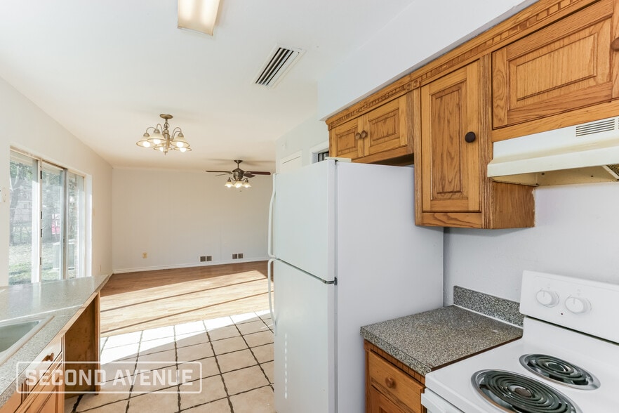 Building Photo - 509 Southlake Dr