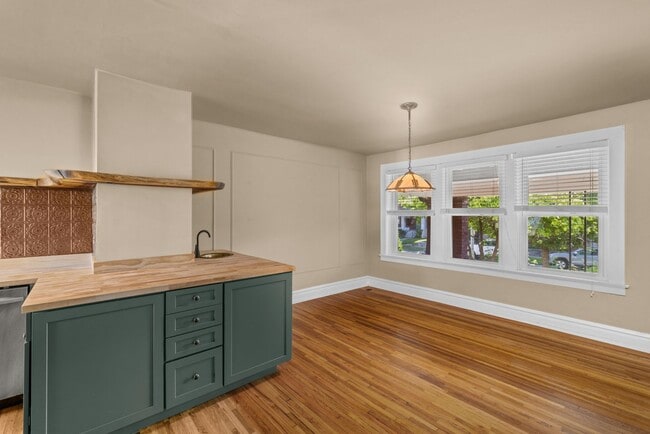 Building Photo - Gardener's Dream! 3-Bedroom, 1.5-Bath Home, Steps away from Tower Grove Park