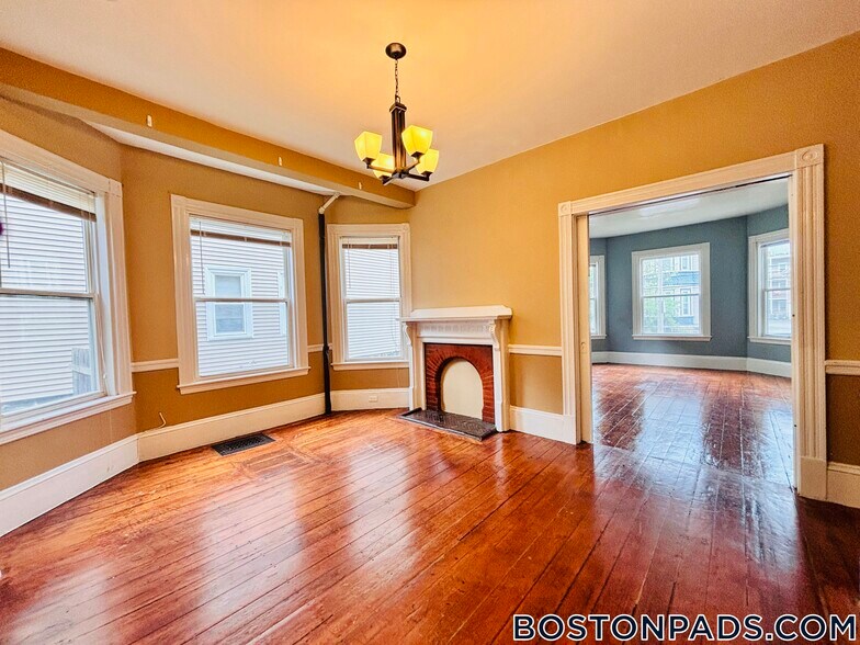 Building Photo - 52 Harvest St