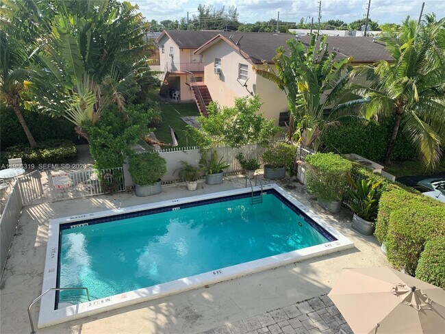 Building Photo - 650 NE 61st St