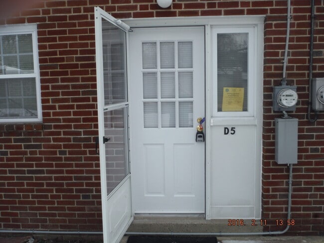 Close up picture of back door - 200 Maplewood Dr