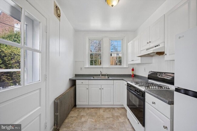 Building Photo - 4319 Mitchell St