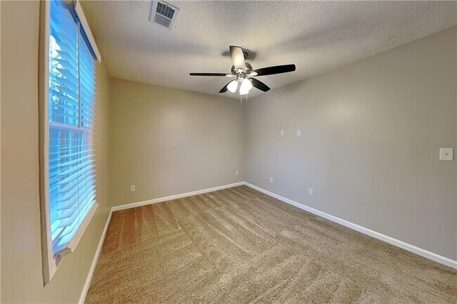 Building Photo - 4203 E Emerald Dr NW