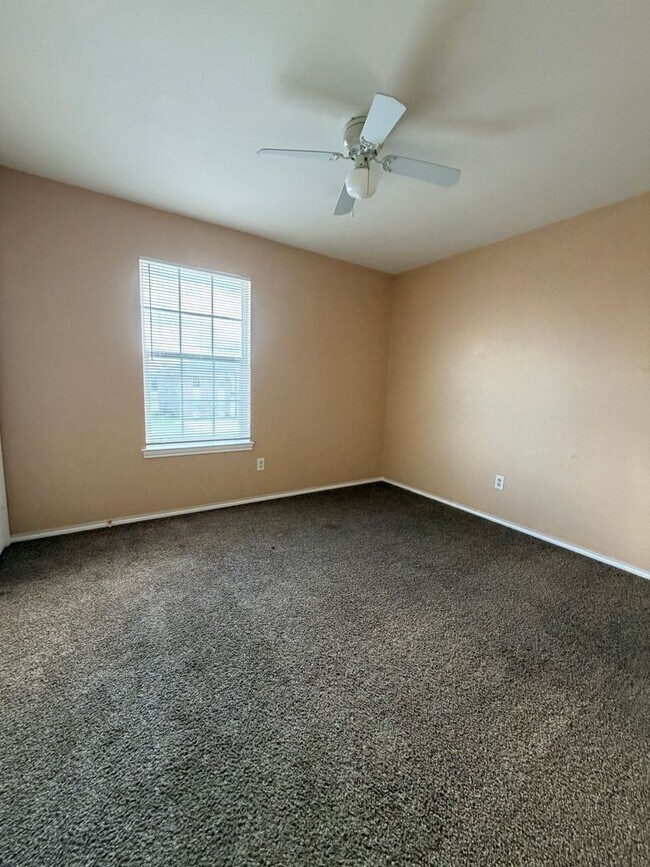 Building Photo - 5703 Redstone Dr