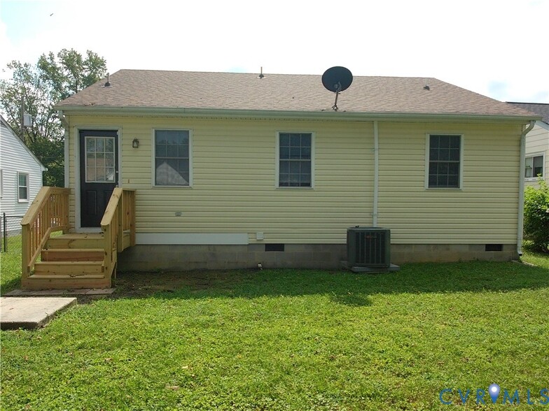 Building Photo - 212 N Kalmia Ave