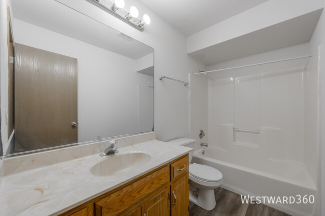 Building Photo - 915 Spiros Ct