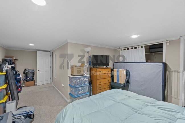 Building Photo - 498 Park Ave