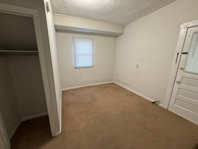 Building Photo - 329-2 Oldham Ave – Available August 2026